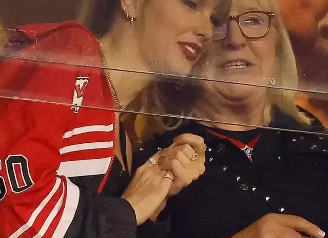 Taylor Swift shows up to the Thursday night Broncos-Chiefs game to witness Travis Kelce