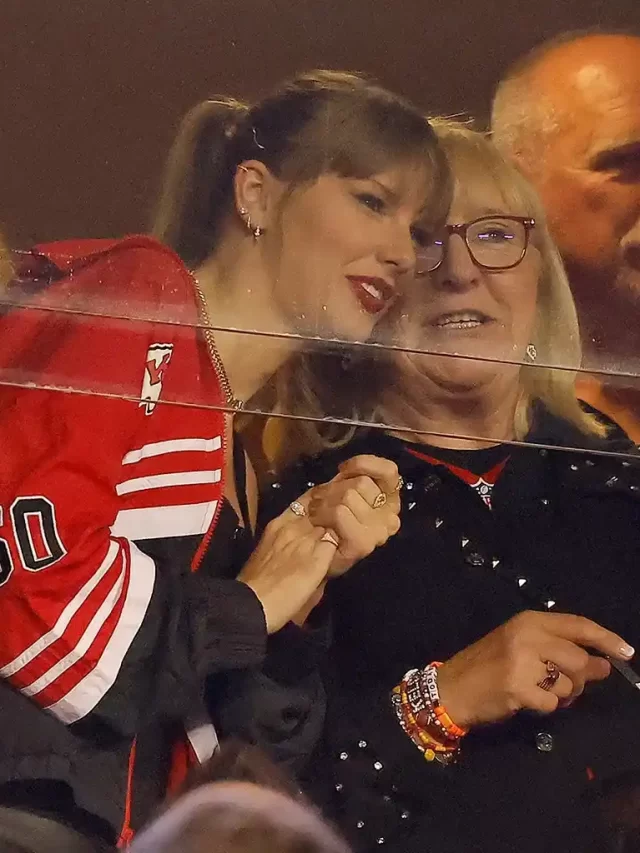 Taylor Swift shows up to the Thursday night Broncos-Chiefs game to witness Travis Kelce