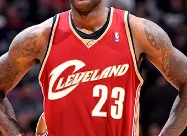 When LeBron James, a rookie, was infatuated with pop singer Ashanti,