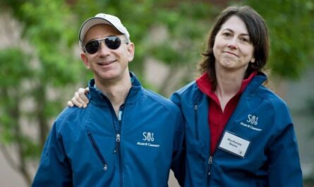 Bezos and Scott, MacKenzie - Imternational Family News